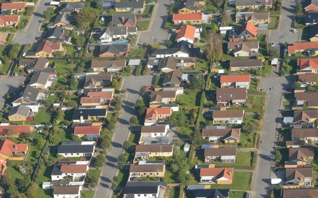 Kan en kommune sælge ejendom med krav til beboerdiversitet?